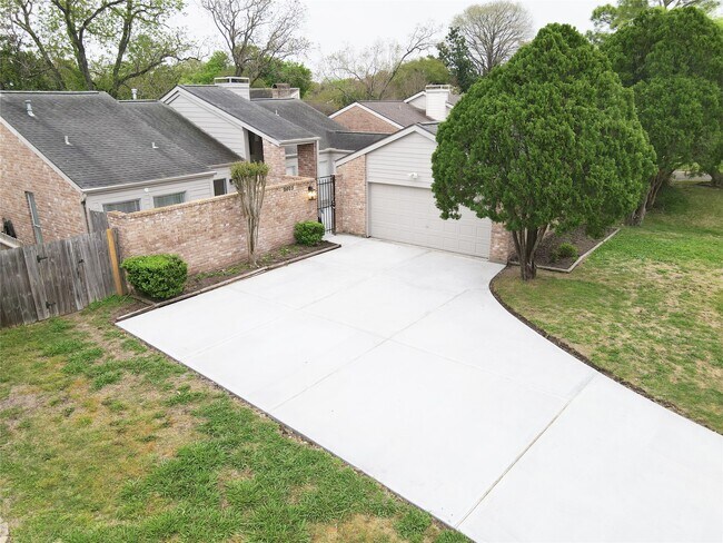 Photo - 2023 Woodland Springs St
