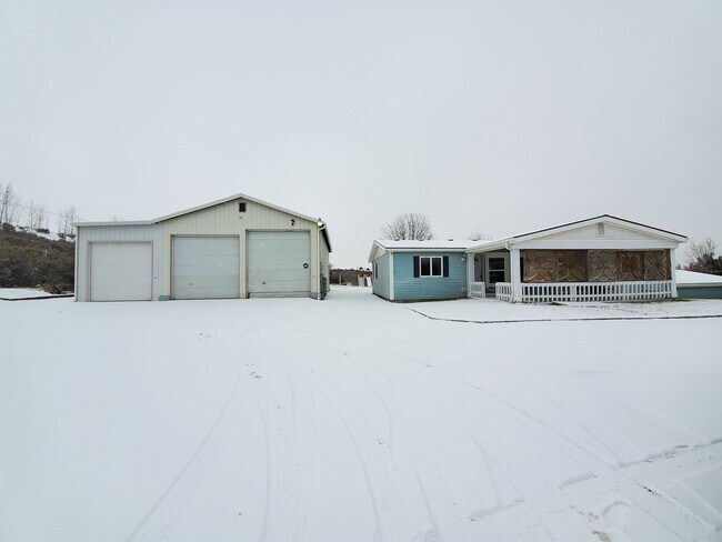 Photo - 3 Bedroom Home with Large Shop and Additio...