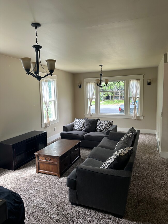 Photo - 518 E Augusta Ave