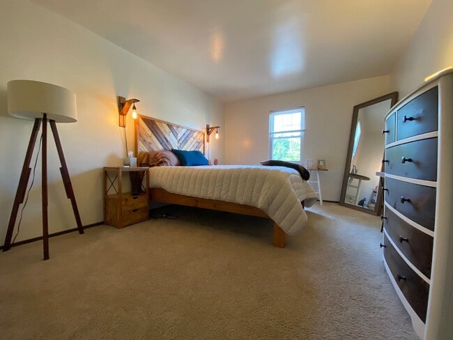 Photo - Beautiful 2 Bedroom Apartment in Prime Bellevue Location! Close to Downtown, Shopping, Dining & M... Unit 315