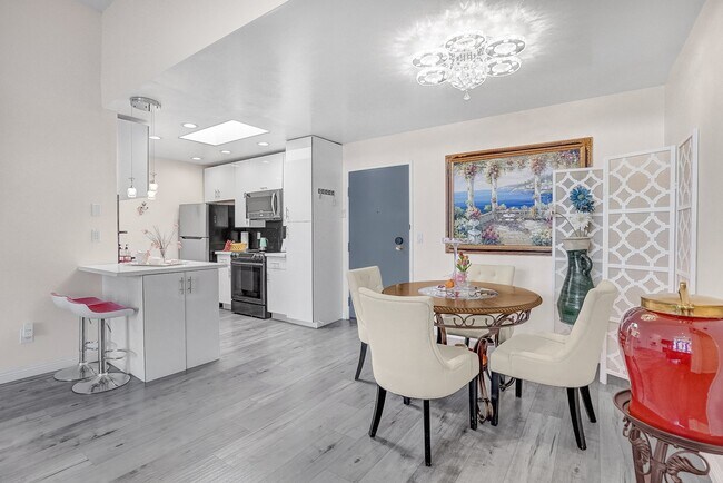 Photo - 4295 Vía Arbolada Unidad #311