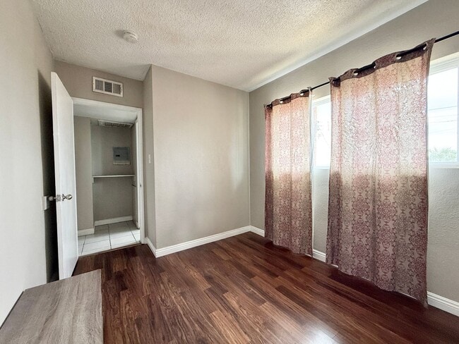 Photo - Charming 2-Bed Apartment – Well-Maintained...