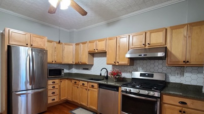 Building Photo - 49 Temple St Unit 1 Rental