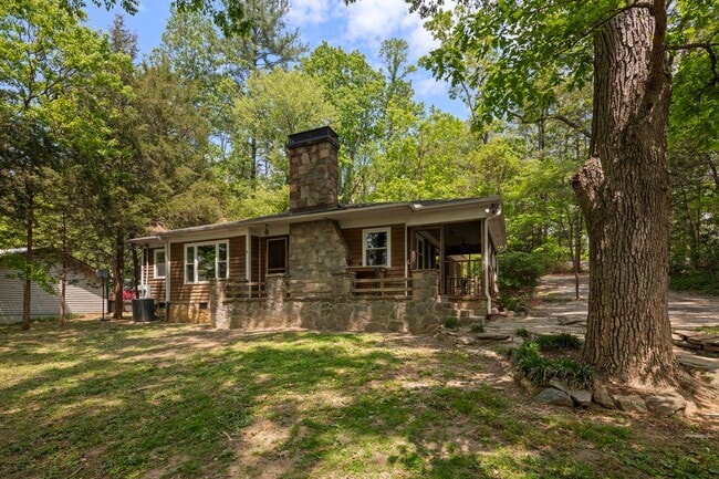 Building Photo - Royal Pines Cottage