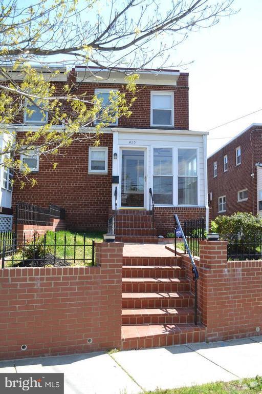 Building Photo - 425 Kennedy St NE Rental
