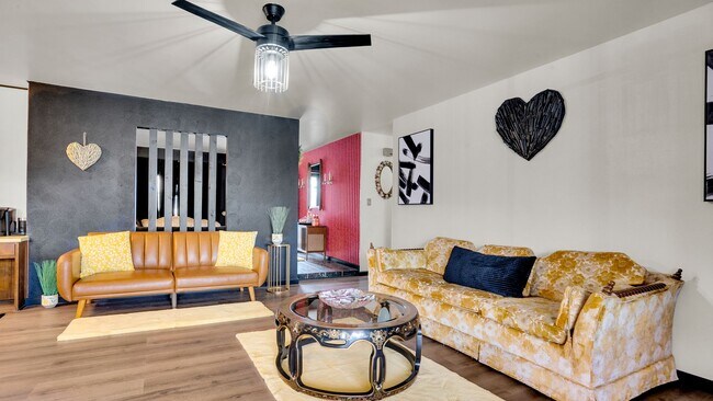 Photo - 4 bedroom home for rent with pool!