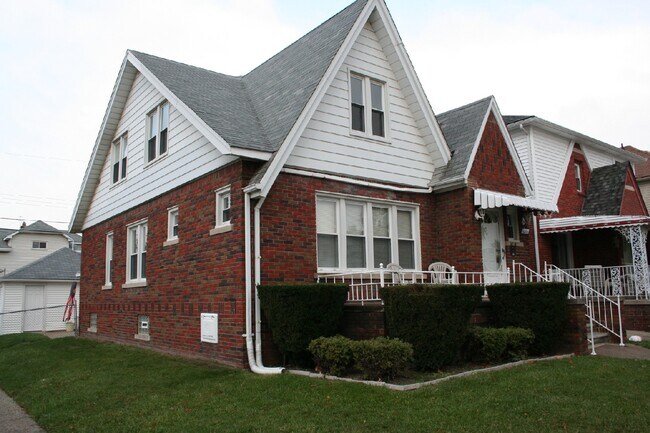 Photo - 6801 Barrie St Unit #2 - Upper