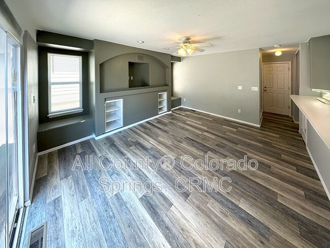 Photo - 5859 Instone Cir