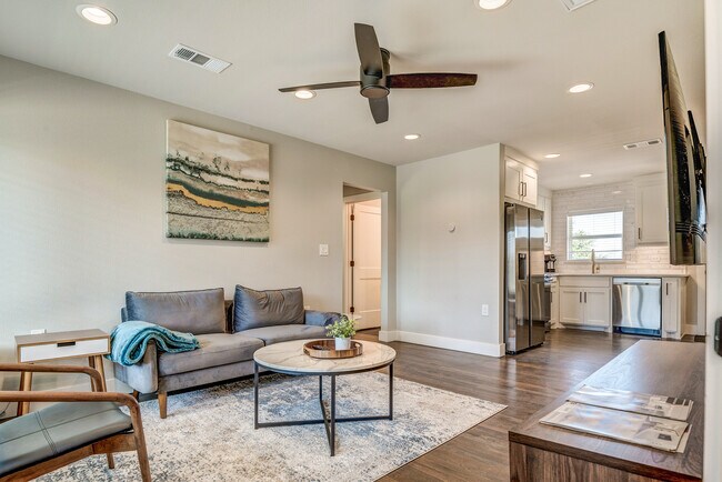 Photo - 2122 Tucker St Unidad C