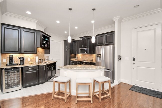 Building Photo - 2120 Kipling St Unit 306