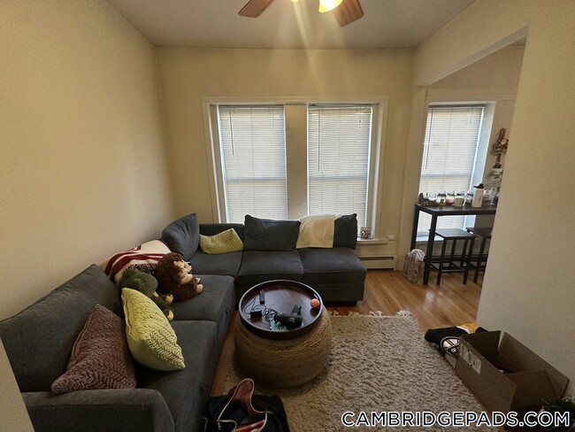 Building Photo - 1054 Cambridge St