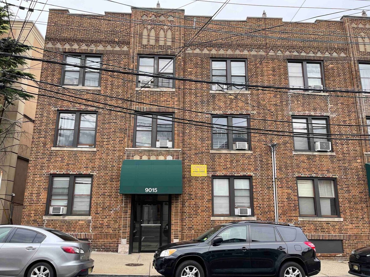 Photo - 9015 Bergenwood Ave Unidad 4 Rental