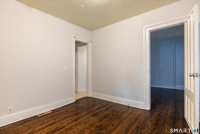 Photo - 1995 Main St Unidad 1st floor Left