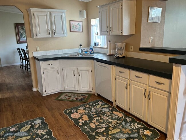 Photo - Spacious Furnished 3 Bedroom, 2 Bath Triple-Wide Manufactured Home – South of Live Oak, FL