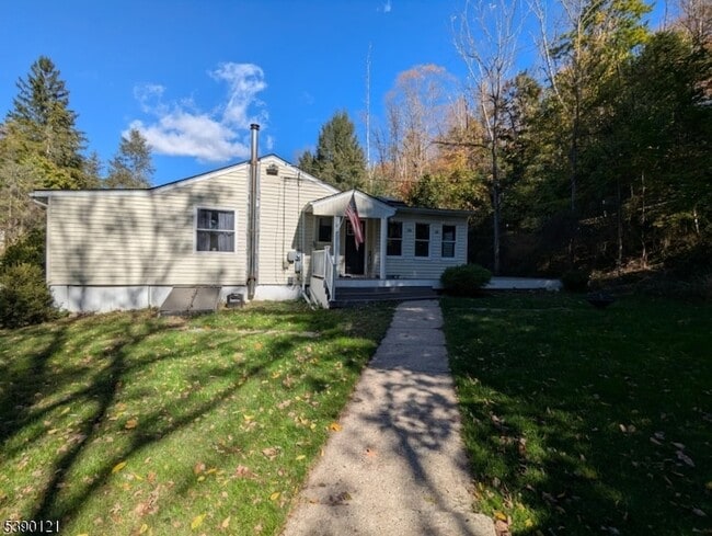 Building Photo - 10 Sycamore Ln