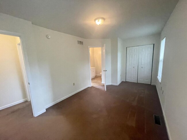 Photo - 211 E 2nd St