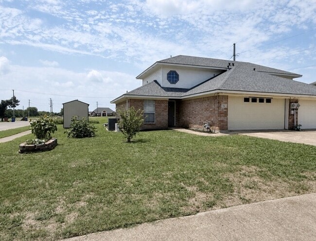 Building Photo - 316 California Dr
