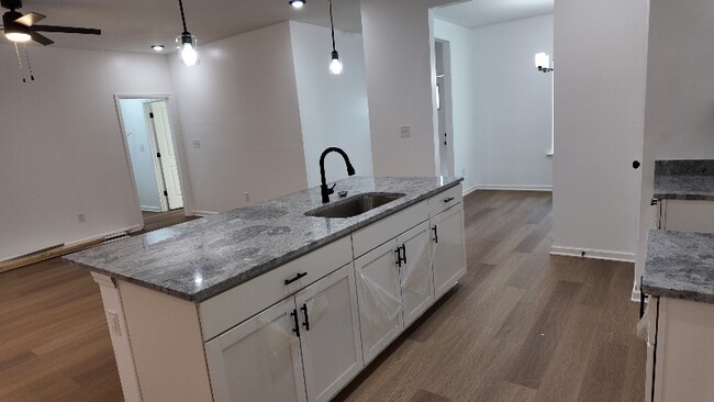 Photo - 698 Delta Rd