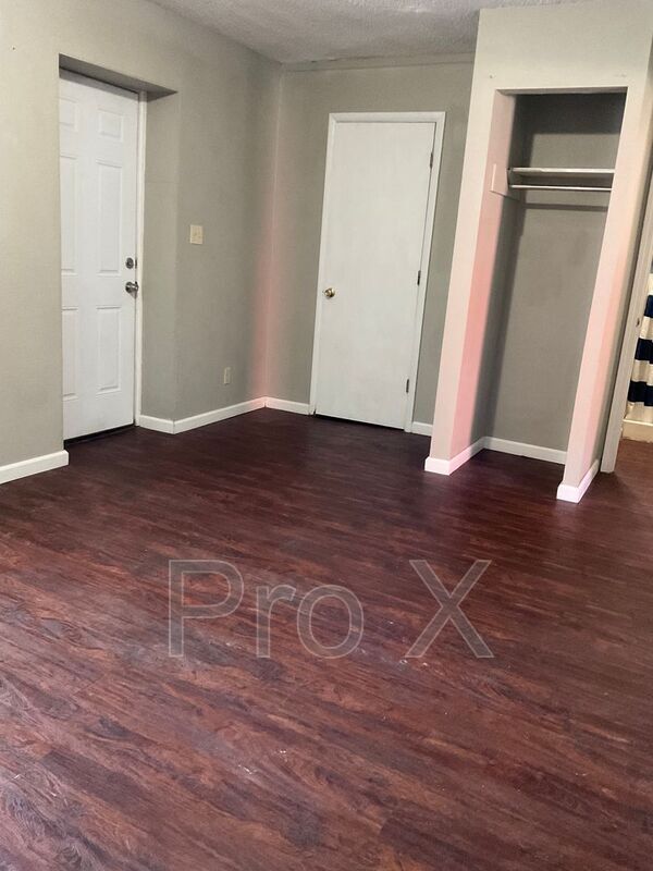 Photo - 101 S Elm St