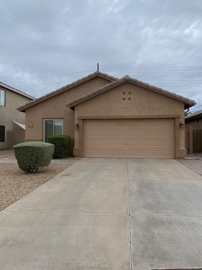 Photo - Beautiful 3-Bedroom Home with Vaulted Ceilings & Private Fenced Yard