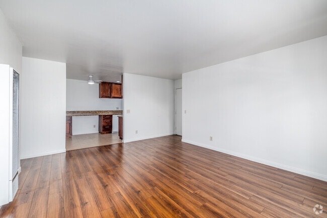 2BR, 1BA - 785SF - Living Room