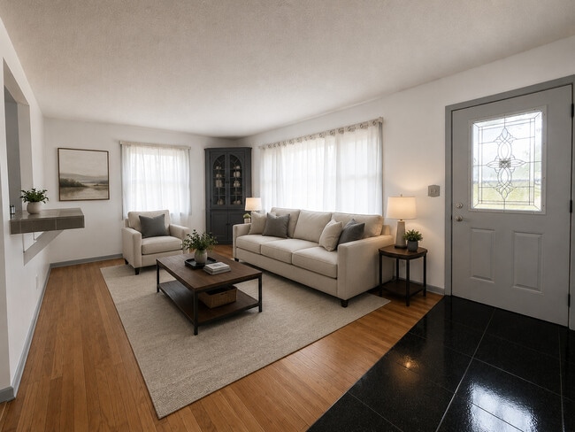 Photo - 735 Maple St