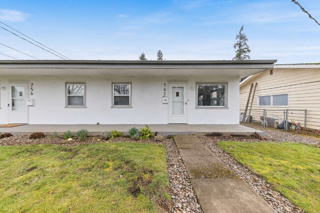 Photo - Charming Remodeled Duplex: Pet Friendly!