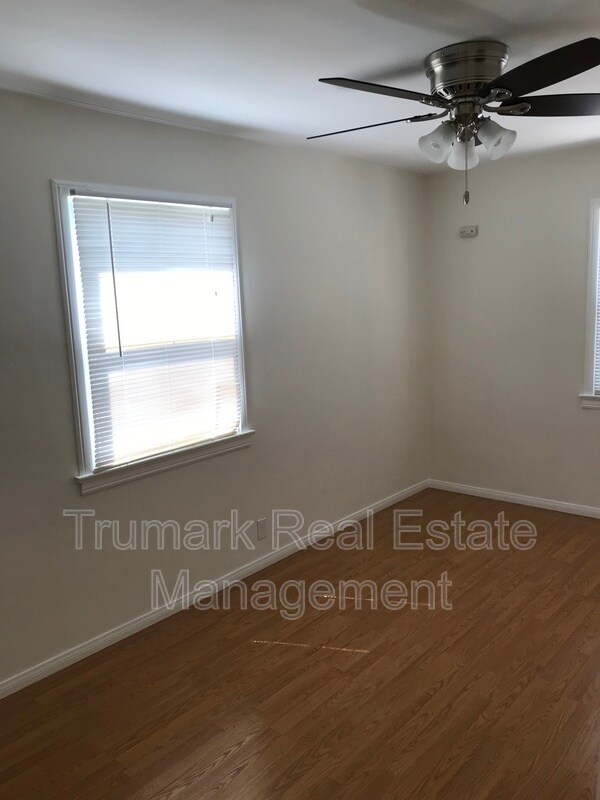 Photo - 929 E Lexington Dr Condo
