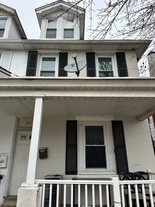 Building Photo - 121 Chestnut St Unit 2nd Floor