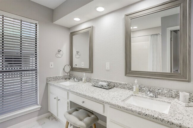 Photo - 1911 Bering Dr Unit 34