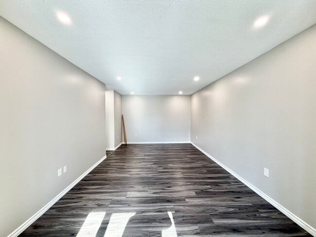 Photo - 2 BED - 1 BATH - LONDON - BASEMENT Unit 305