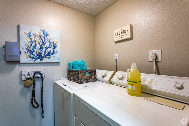 2BD, 2BA - 1000 SF