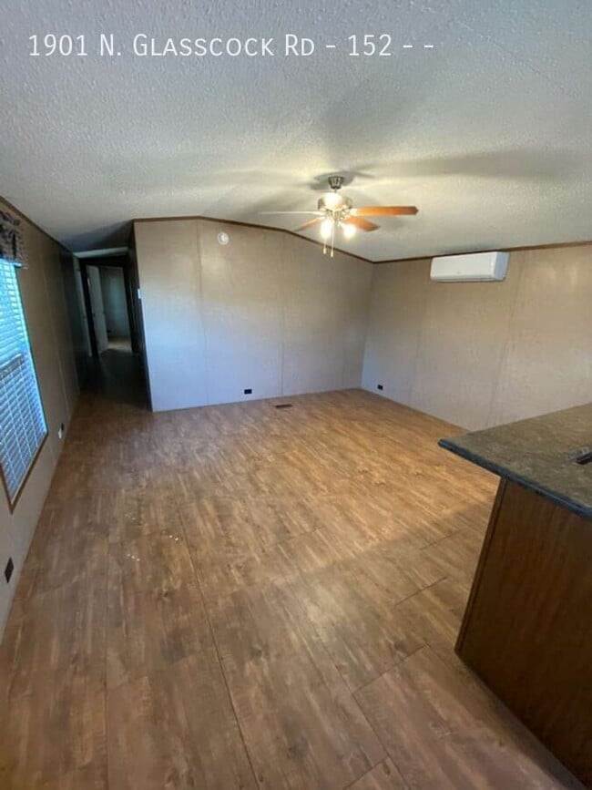 Photo - 1901 N Glasscock Rd