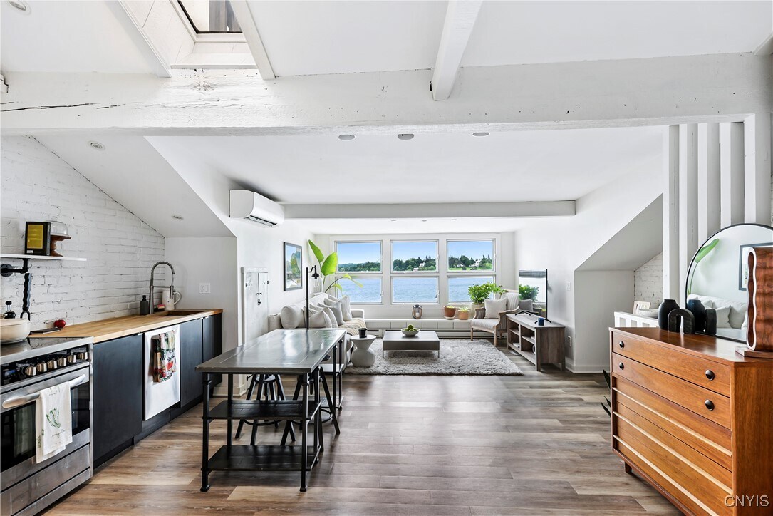 Photo - 38 E Genesee St