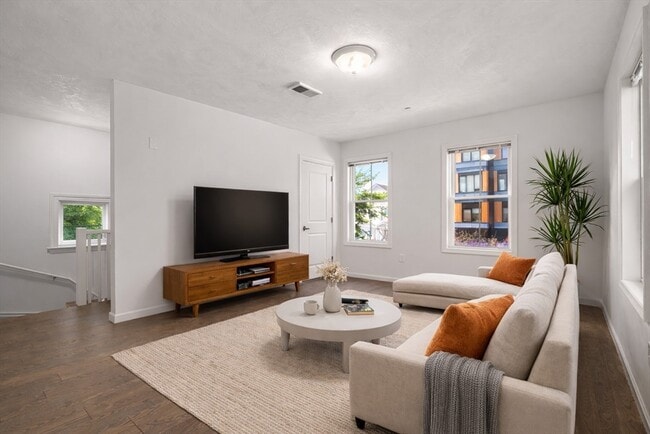 Building Photo - 599 Broadway Unit 2F