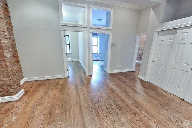 Building Photo - 138 E 16th St Unit 3B Rental