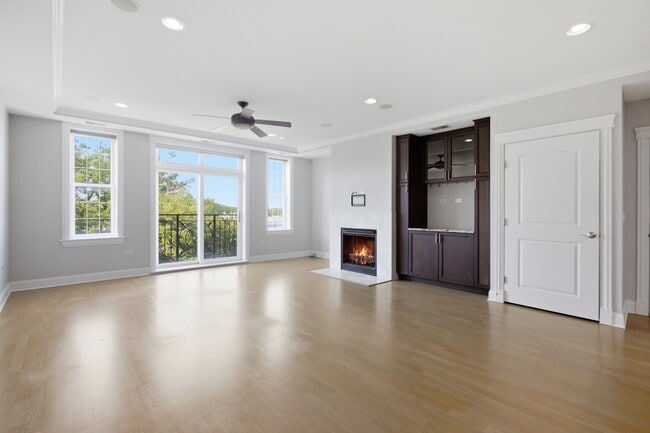 Photo - 1915 W Diversey Pky Unit 402