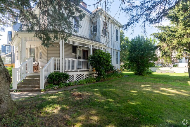 Side Yard - 11 Cambria St