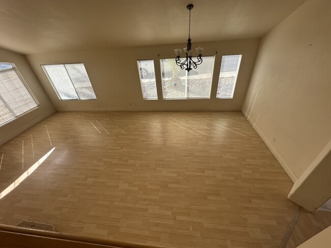 Photo - 4741 Ashington St