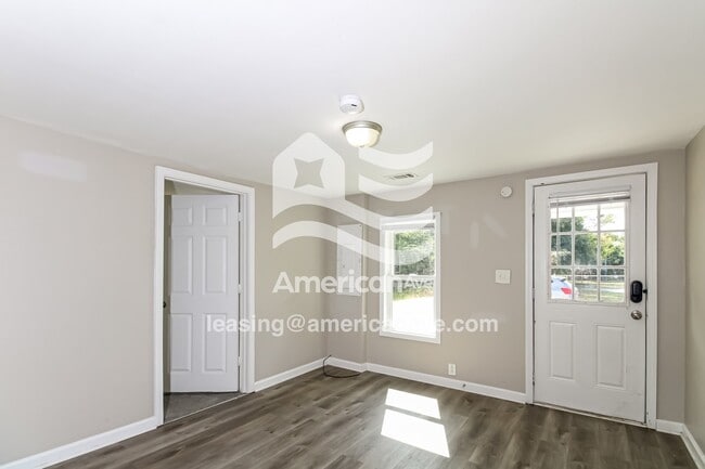 Photo - 105 Allen St
