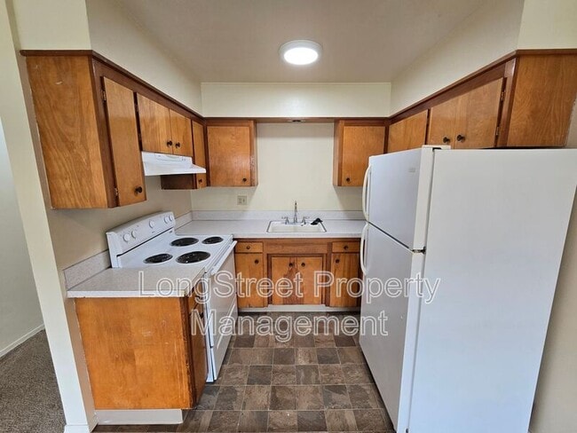 Photo - 915 SW Adams Ave