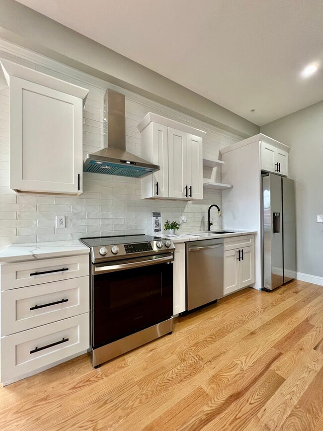 Photo - 117 Broadway Apartment Unit 117 Broadway  2