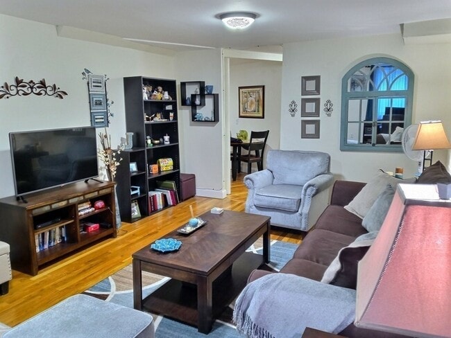 Photo - 1482 Beacon St Unidad B5