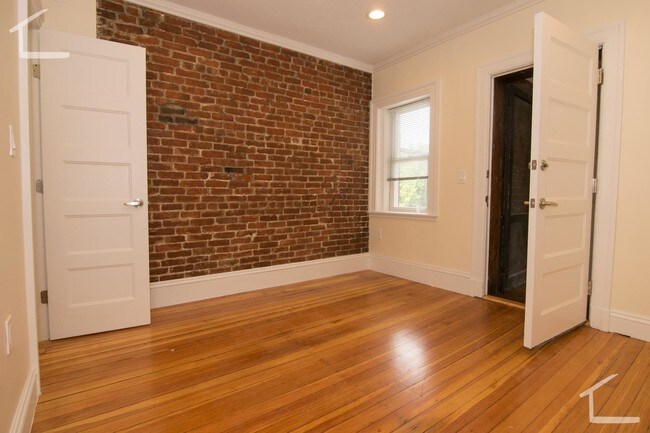 Photo - 1614 Beacon St