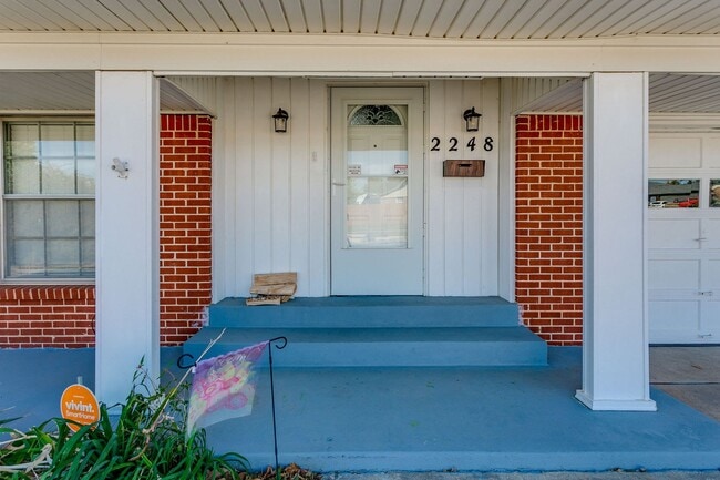 Photo - Spacious 4-Bedroom Home in Mature Neighbor...