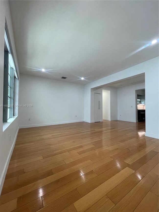 Building Photo - 2021 Meridian Ave Unit 12