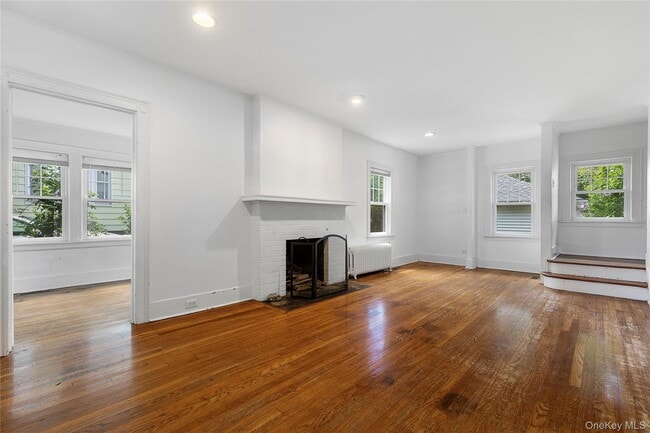 Photo - 15 Roosevelt Ave