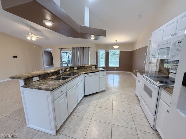 Photo - 906 SW 9th Ct