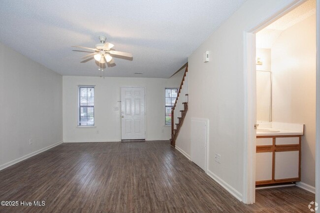 Photo - 907 Allen Rd