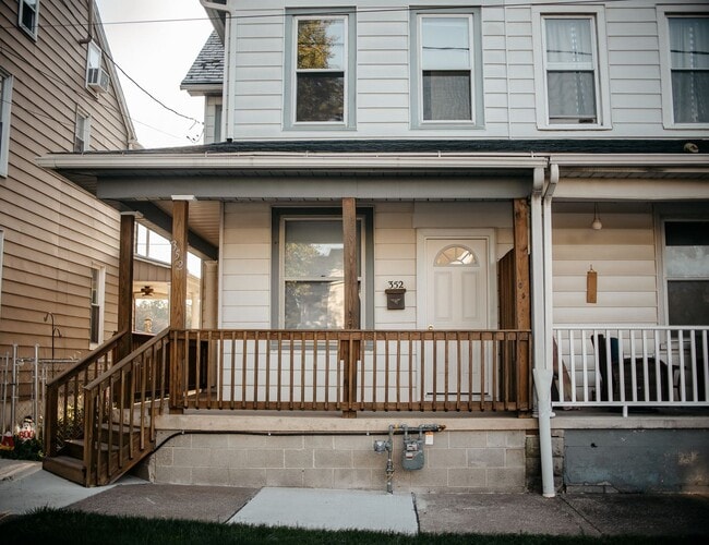 Building Photo - 352 S Catherine St